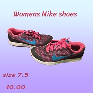 Nike Women's Black and Pink Sneakers